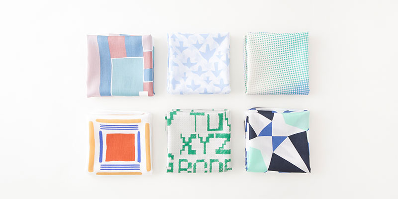 Mapoesieをはじめとしたデザイナーとコラボレーションした「+S Handkerchief series」画像提供:スパイラル / 株式会社ワコールアートセンター Photo by Kimiko Kaburaki