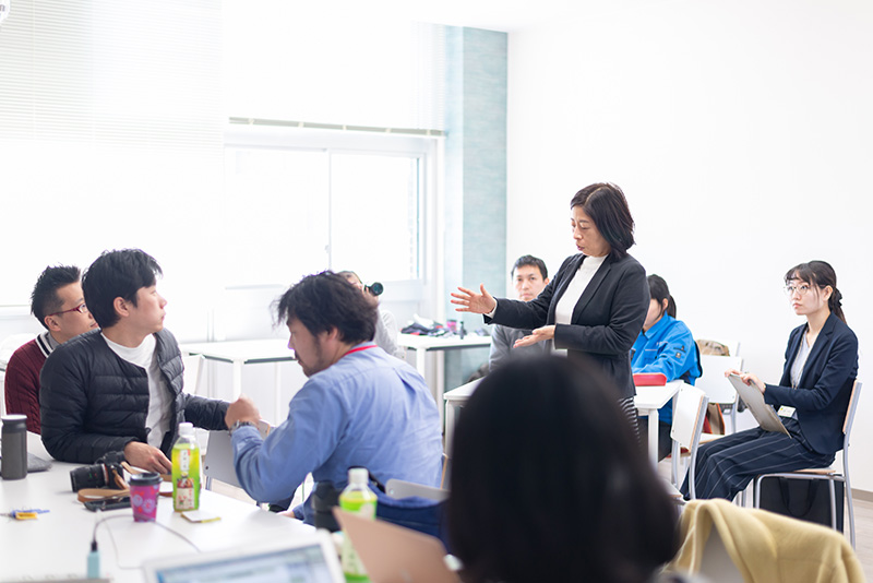 地元企業の方々とのワークショップ。