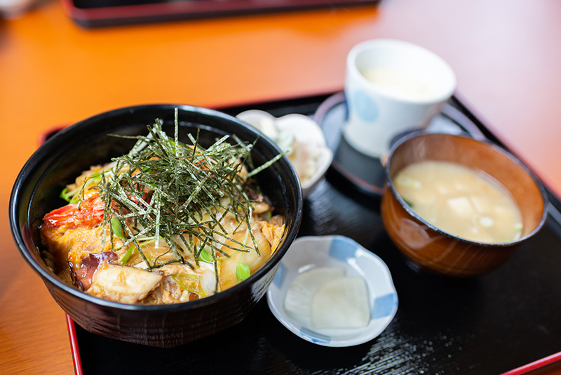 ボリューム満点のえびたこ丼