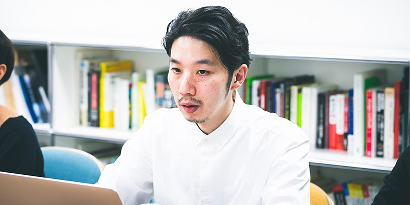 アートディレクター / デザイナーの斎藤広太さん