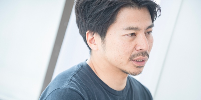 クリエイティブディレクターの須藤亮さん。経営や人事、プロジェクトの企画設計などに携わるほか、自社媒体『anna magazine』の編集長も務める