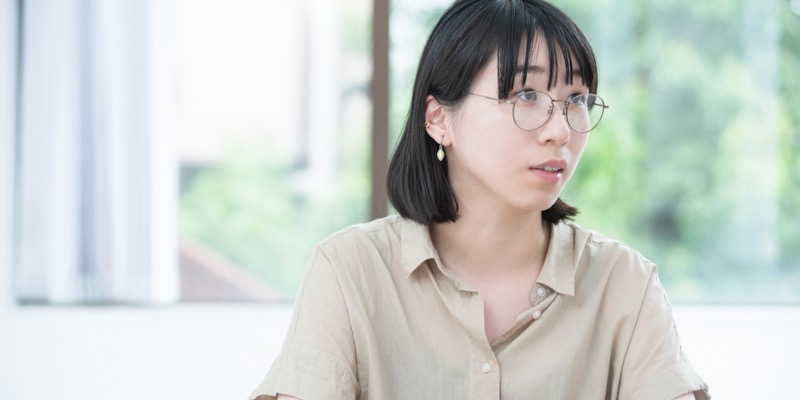 エディターの梶山春菜子さん。Mo-Green歴は2年ほど。現在は大学の広報誌や一般誌などをメインに手がけている