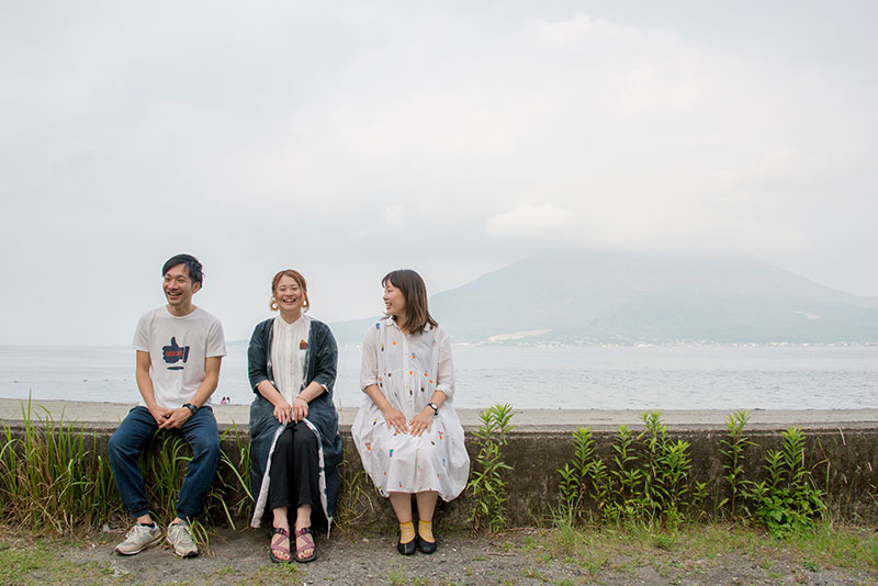 左から、篠崎理一郎さん、中野由貴さん、山下ゆりなさん