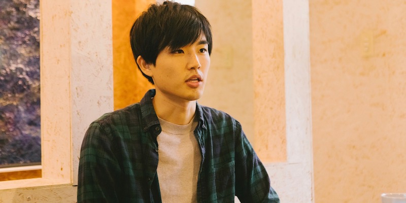 株式会社グッドフィーリング ディレクターの渡辺友基さん。2017年8月の入社以来、新規営業やプロデュース、アシスタント、ディレクションなどさまざまな業務にチャレンジしているという